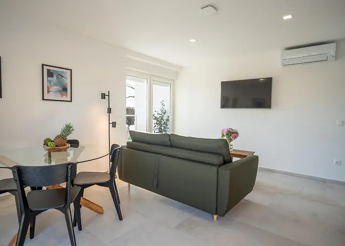 Lumanis Foro * זאדאר